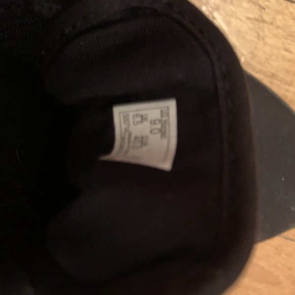 Black Vans - Picture 5 of 5